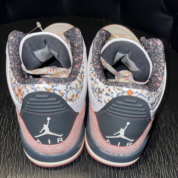 Jordan 3 Retro Big kids Sneakers in White and Pink Vintage Floral. Brand New‼️ - Picture 3 of 11